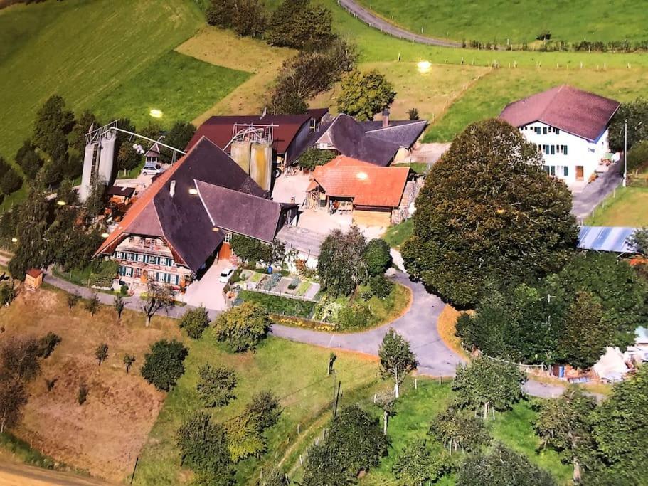 Ferienwohnung Auf Bauernhof Mit Hotpot Und Sauna Sumiswald Exterior photo